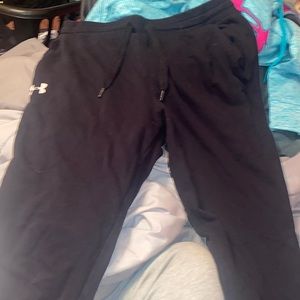 BLACK UNDER ARMOUR SWEATPANTS. GOOD CONDITION. SIZE LARGE